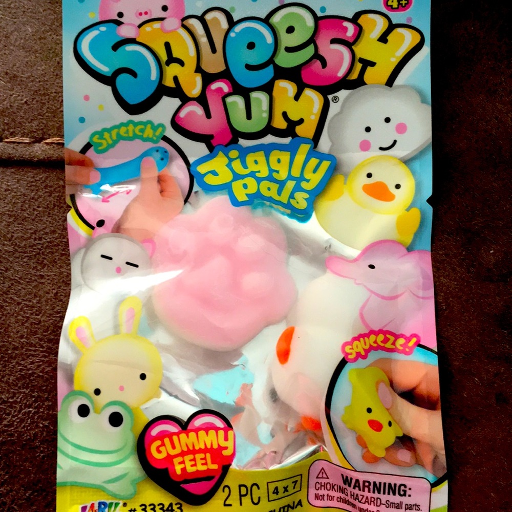 Paw print and a cat squish Yum jelly pals